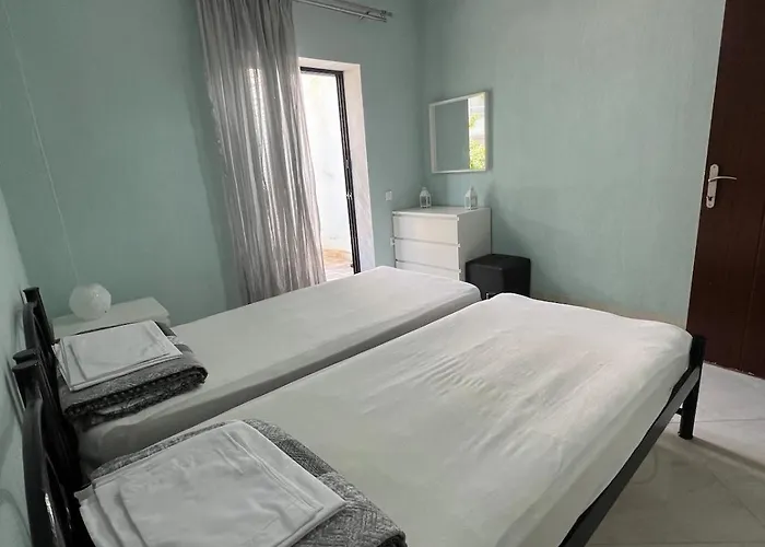 Ground Floor With Garden 公寓 波利克罗诺